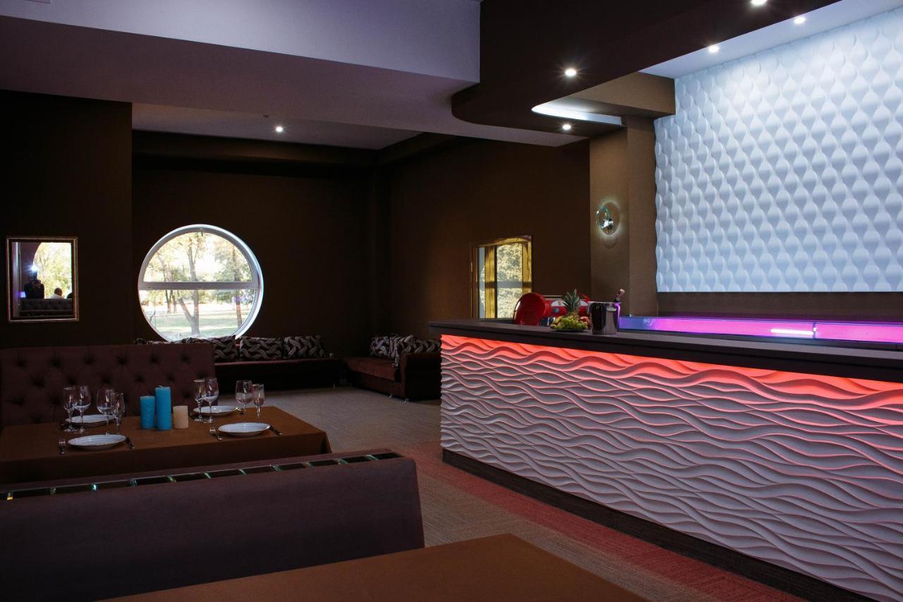 Platinum Hotel Zaporizhia Extérieur photo